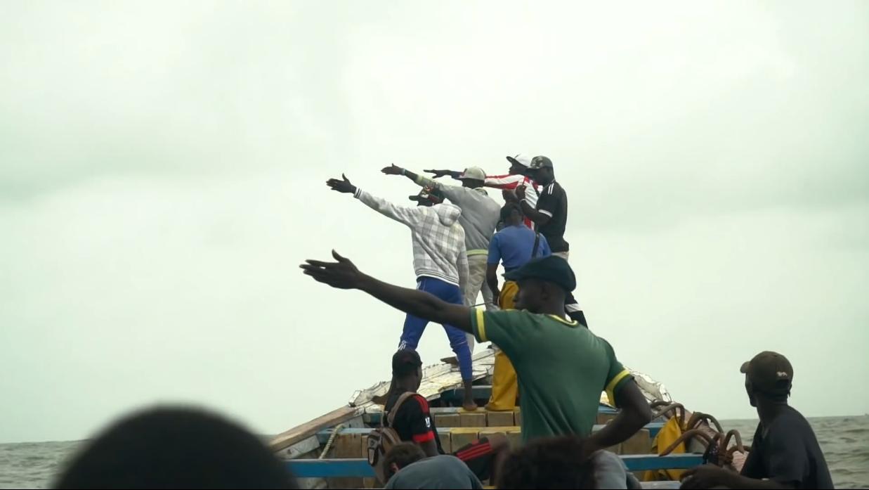 非洲小哥淘来法国二手车开出租，280公里只要47元，但要开12小时