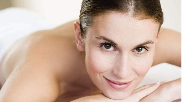 夏天到了，朋友看见我刮腋毛，她赶紧跟我学习技巧