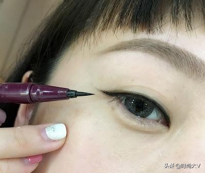 为什么眼妆画起来特别显黑,为什么眼妆上面容易卡