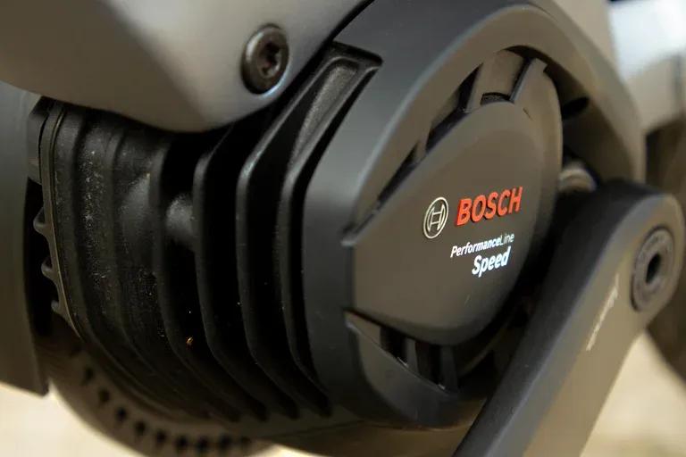 与英国蓝铃自行车其名的荷兰蹬羚自行车，出品第一台电动自行车