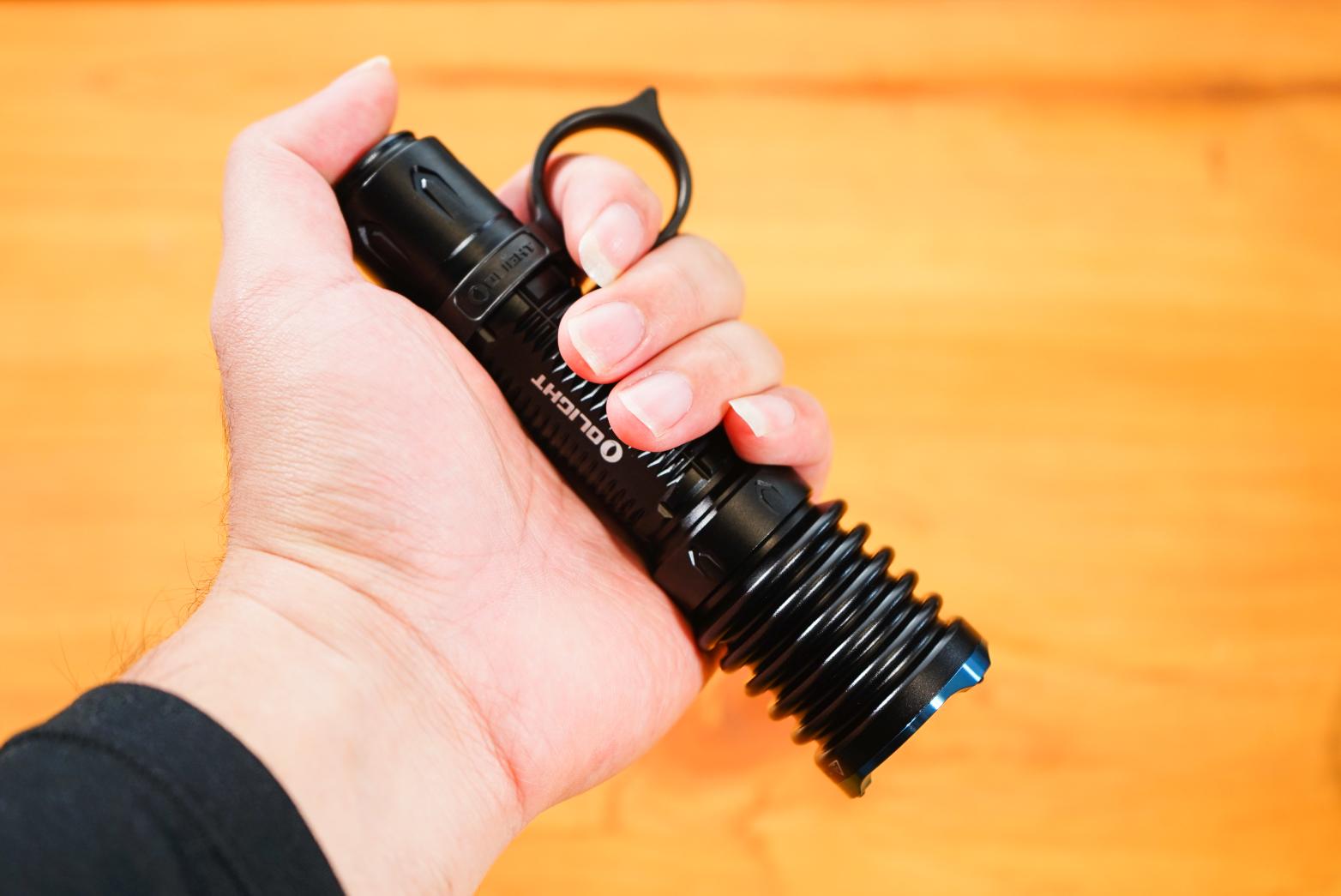 最纯粹的战术手电筒体验如何？傲雷WARRIOR武士X3首发上手