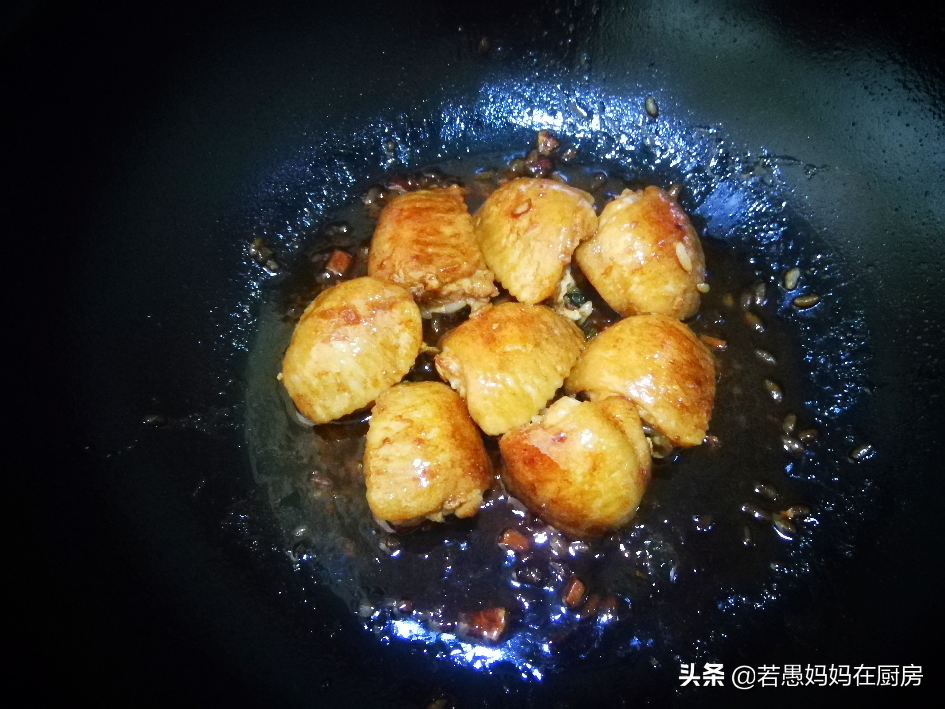 鸡翅包饭不用烤箱只用锅子,网红小吃鸡翅包饭视频