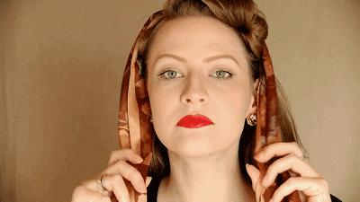 旧衣服怎么系丝巾好看,长条丝巾系法变衣服内搭