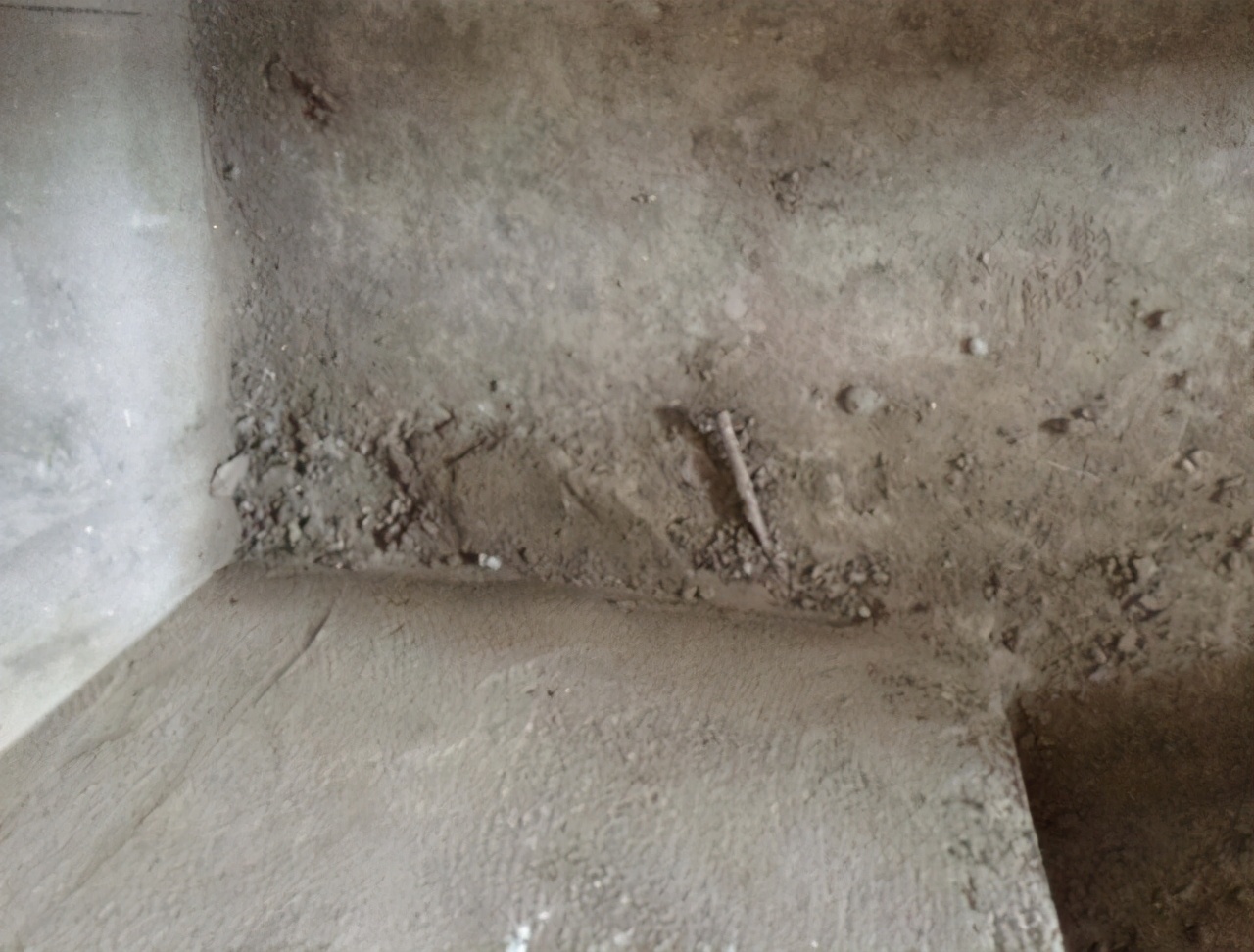 房子天花板掉皮怎么回事,天花板掉皮怎么修补