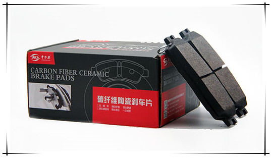 刹车片烧了有影响吗,刹车片有股烧焦的味道可以泼水么