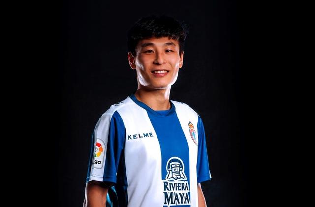 西班牙人为武磊定制的周边，不是每个球员都有的特权