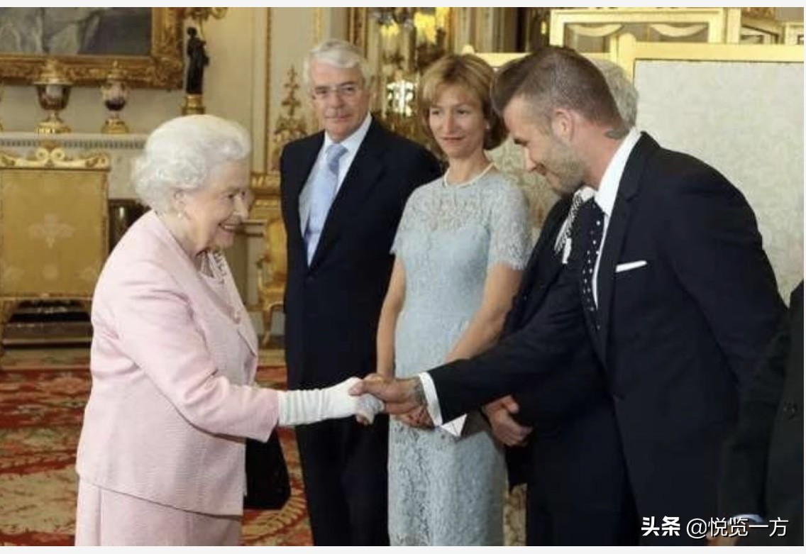 安吉丽娜朱莉与凯特温斯莱特,英女王见英王太后要行礼吗