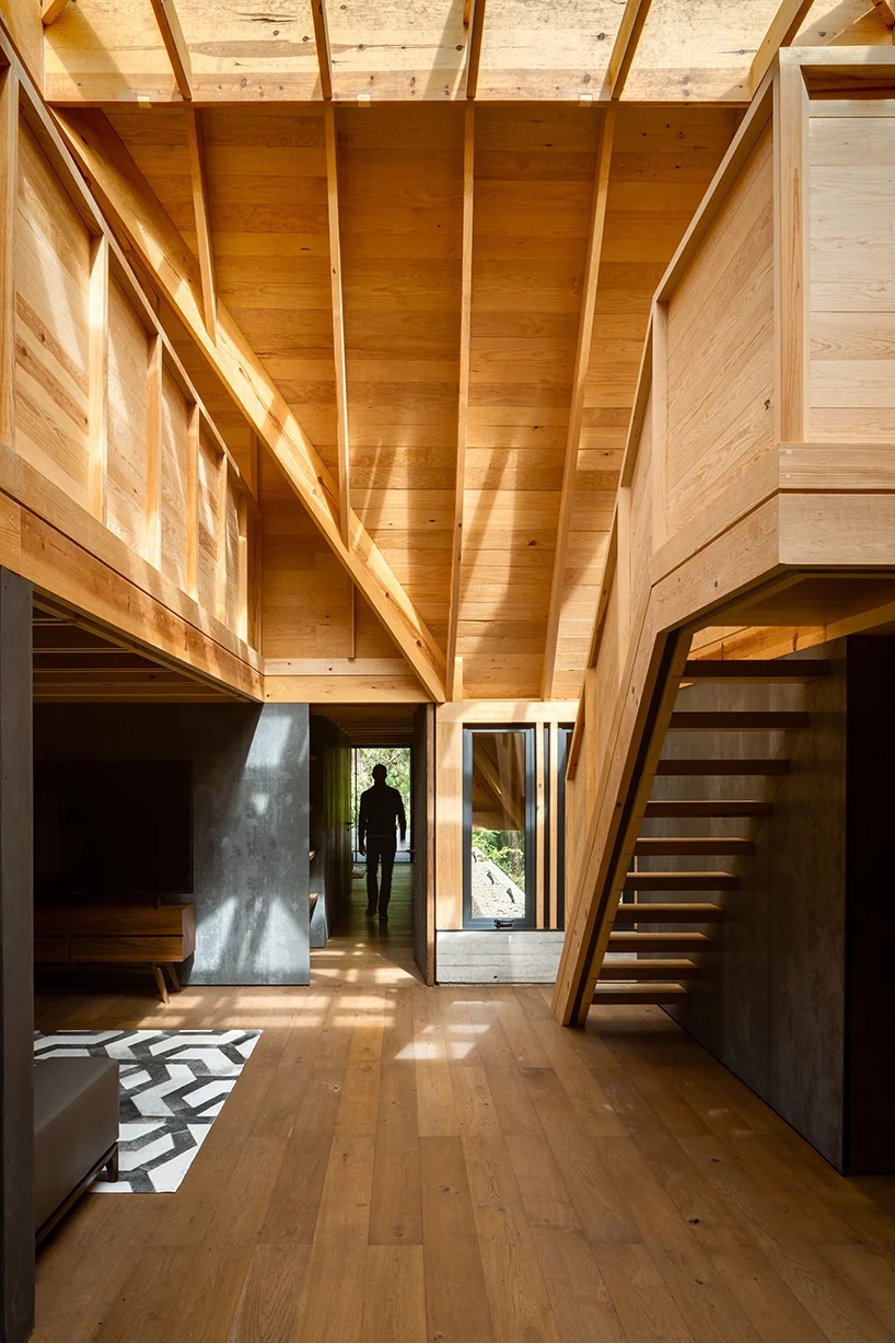 山间森林公园风车,家用随风向旋转动力风车