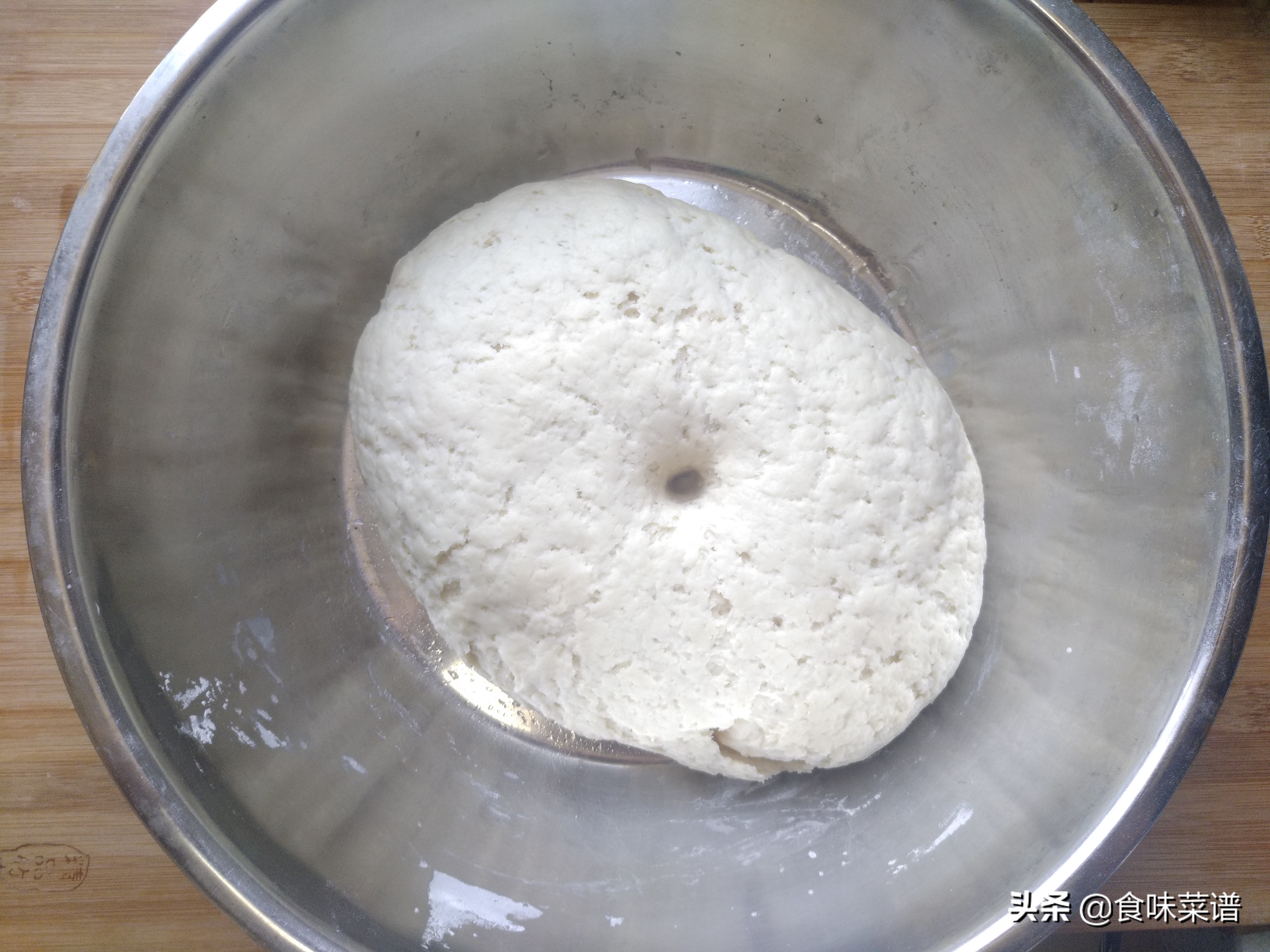 白菜肉包最好吃的做法，色香味美，松软不塌陷，原来做法这么简单