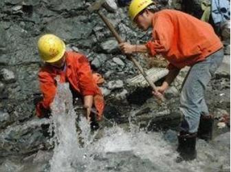 基坑渗水局部坍塌,基坑反砂冒水怎么回事