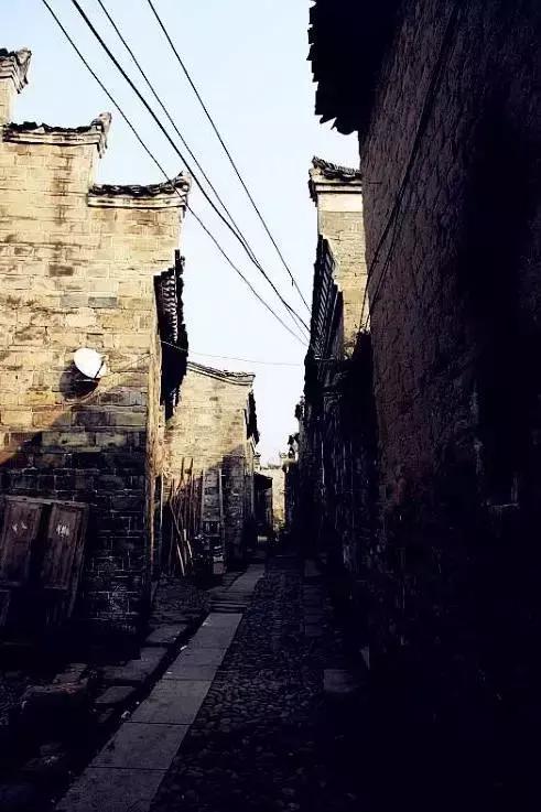 这个村庄一千年前建了个生态下水道，至今旱涝不惧