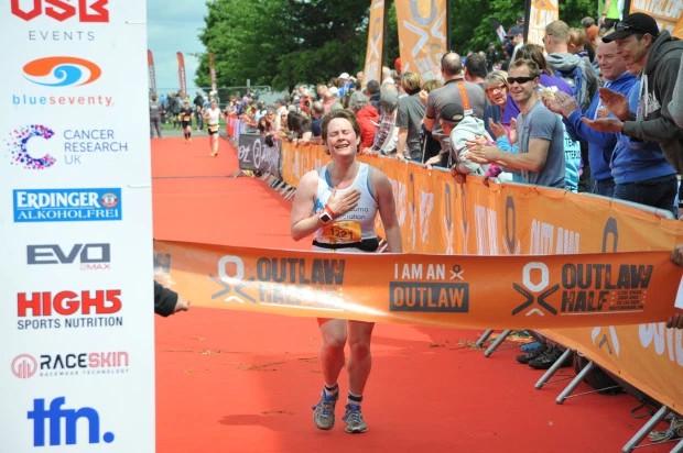 英国女子分娩时直肠撕裂，终身都需腹挂排泄袋