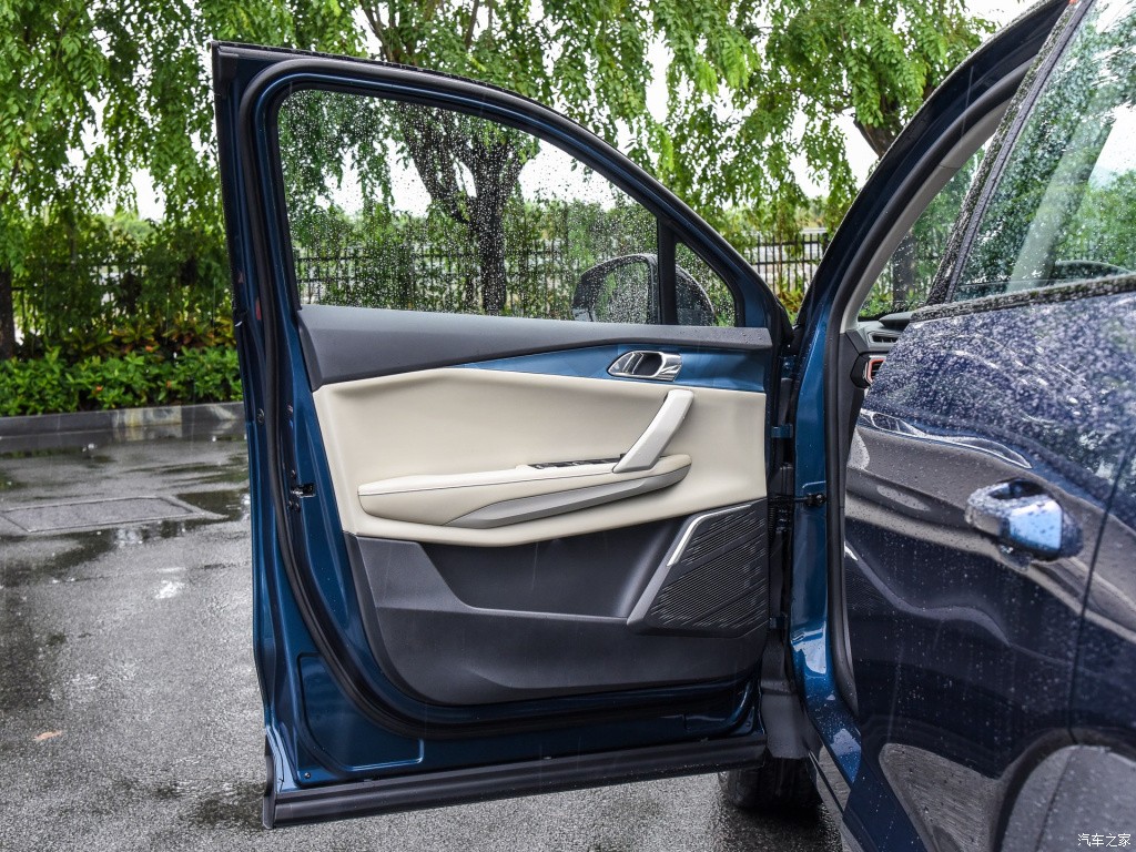 领克05phev和领克06phev哪款最好,2021领克06落地价14万