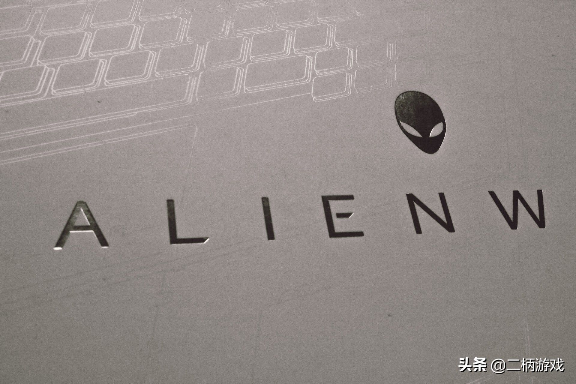 2W6的外星人怎样？柄友分享外星人m15R3游戏本开箱及使用感想