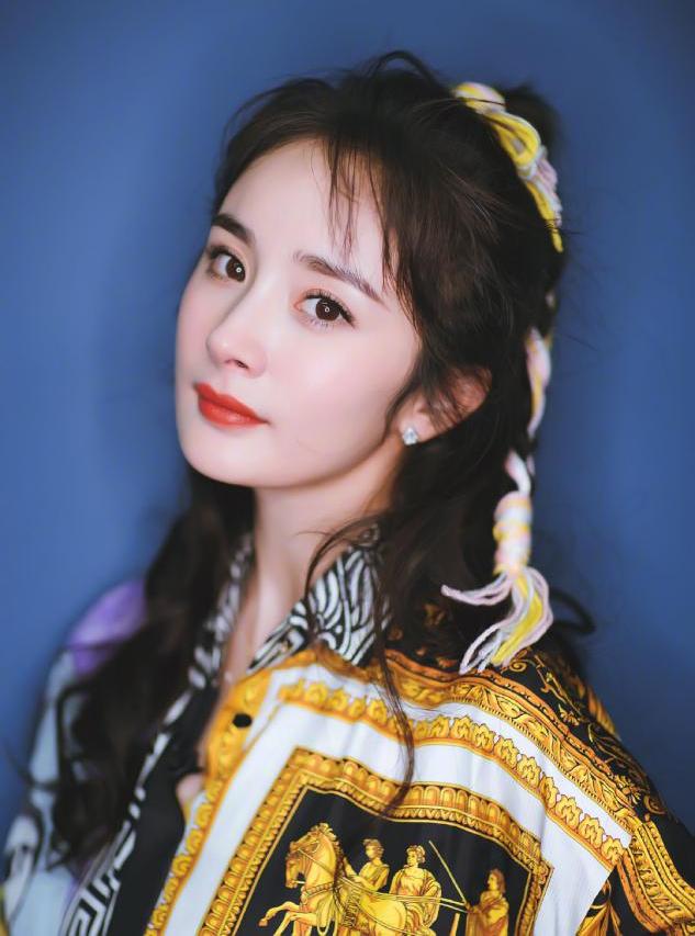 发带怎么戴才好看适合脸大的女生,怎么戴发带才好看