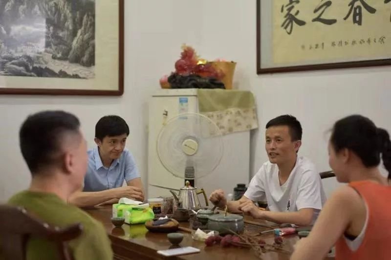 洗刷“莆田假鞋”恶名，他建立直播基地带领一群鞋匠做直播卖真鞋