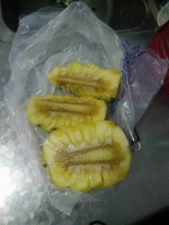 菠萝黑心果发病率,菠萝黑星病的特征