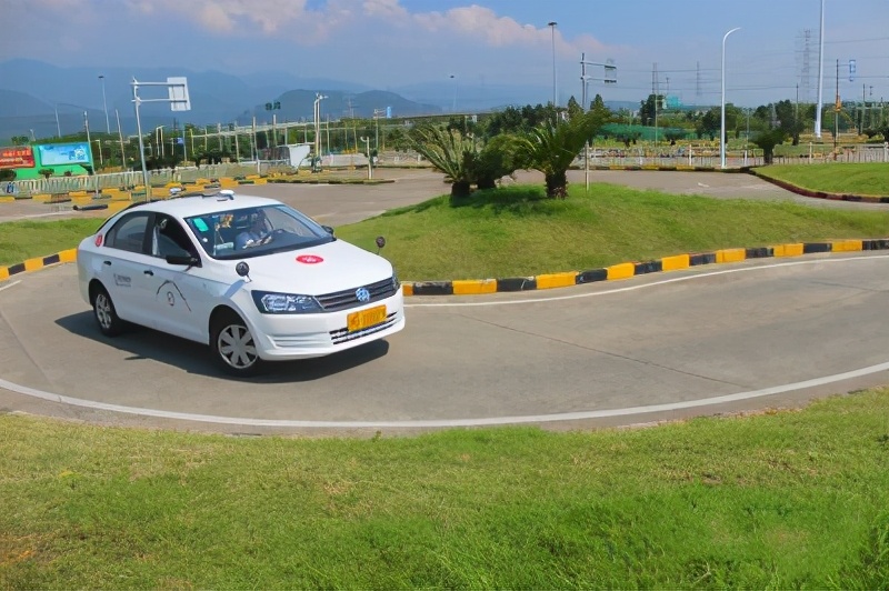 科二考试一上车就紧张发抖怎么办,科二考试紧张到脚抖怎么缓解