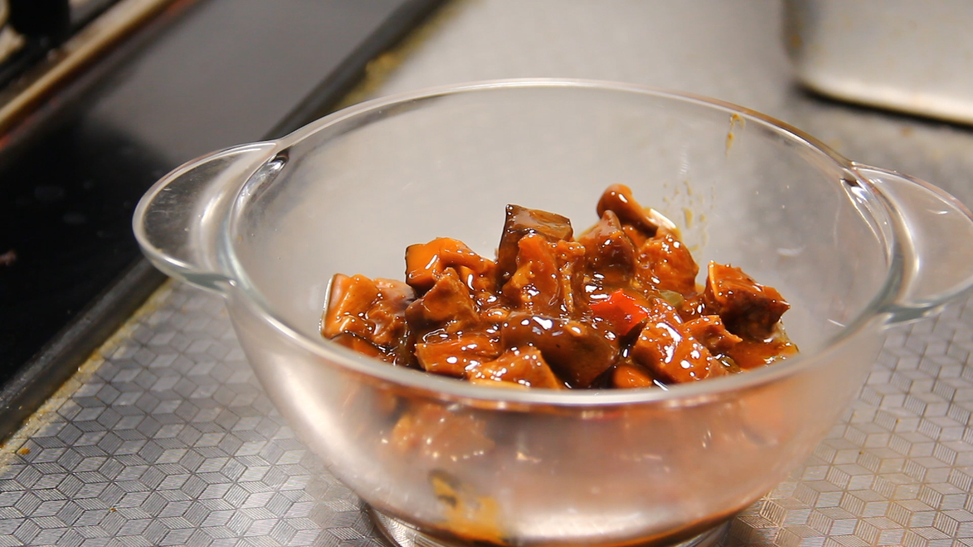 香菇牛肉酱二元一罐,香菇牛肉酱方便携带一小盒