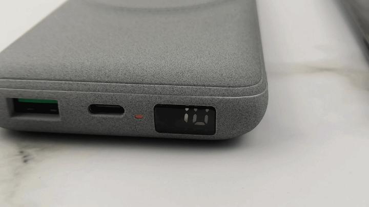 充电宝轻巧好携带,充电宝什么样的容量大