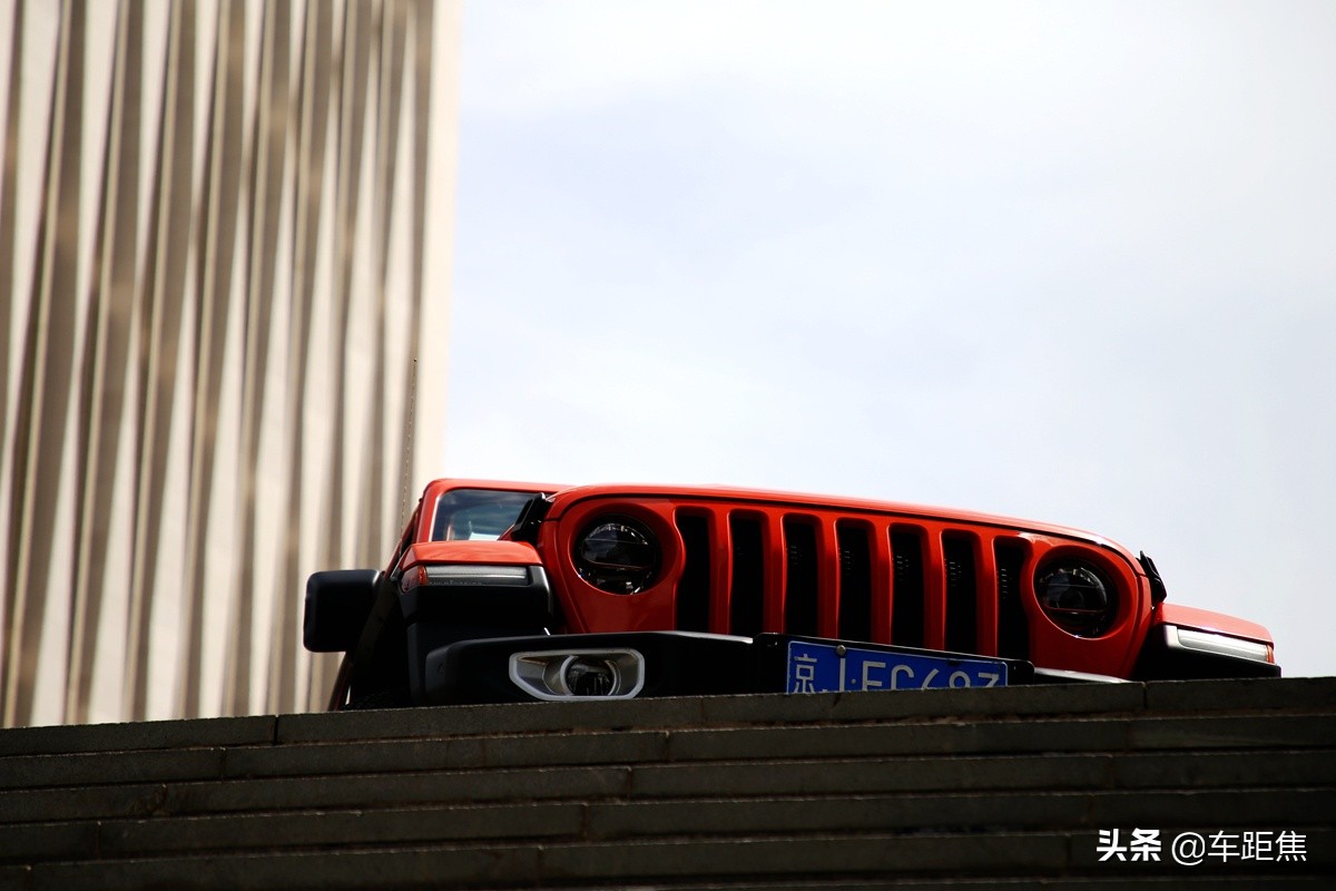 感受牧马人第一视角,牧马人沉浸式体验白色内饰