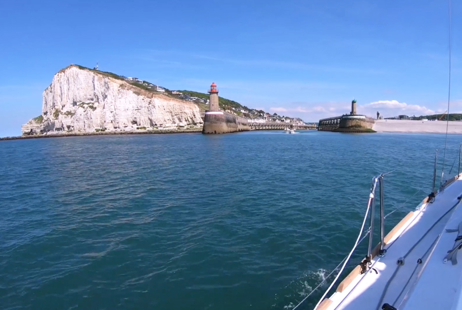 在死海沉浮，探秘无人岛，真正的航海生活比书里精彩一百倍