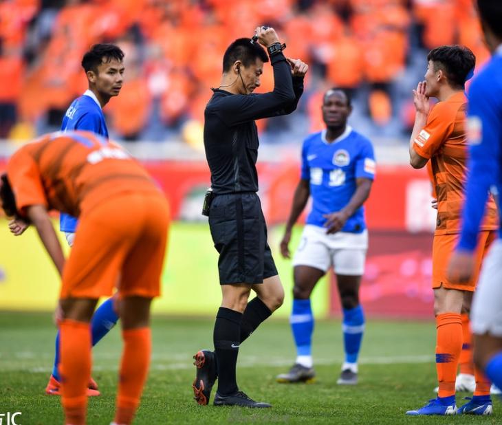 傅明吹罚比赛,傅明经典判罚