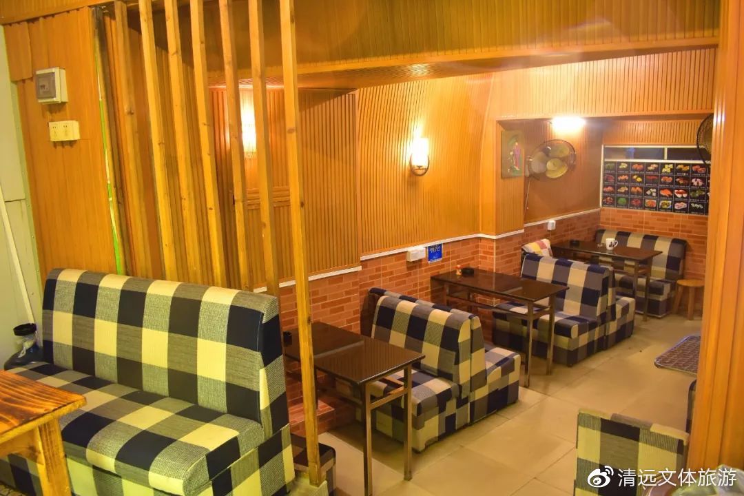 这些在学校周边开了十几年的小吃店，陪伴了多少人的青葱岁月！