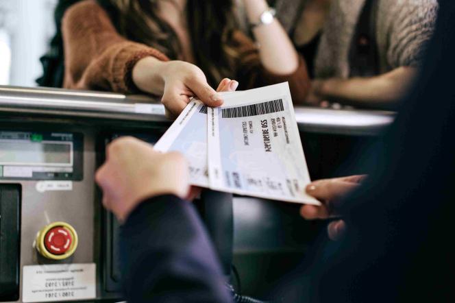 大批留学生购买回国机票被骗,英国留学生买机票被骗3万怎么办