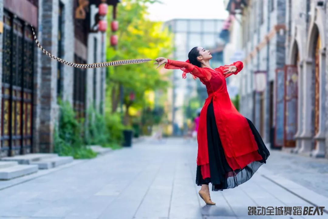 怎么学跟机器人跳舞,跳舞像机器人