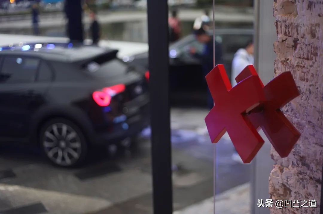 你去长沙文和友打卡，尼依格罗看云，我却在地库欣赏对立美学