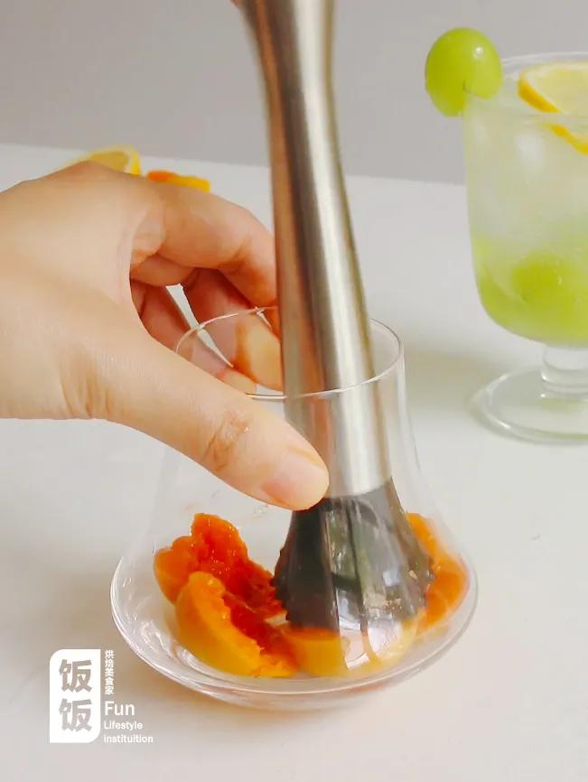 草莓青提气泡水,青提乌龙气泡水