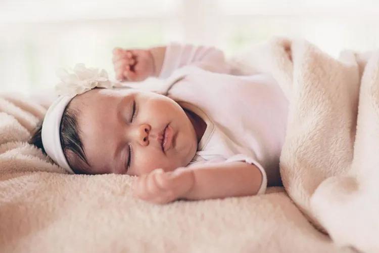 宝宝晚上睡觉出汗有什么方法,10个月宝宝晚上睡觉出汗怎么回事