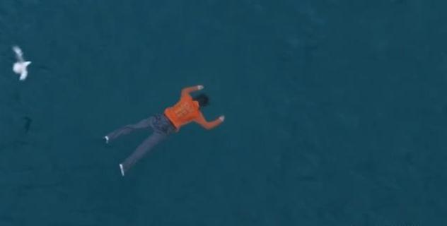 女子被奇怪物种侵入,女子被不明怪物侵袭