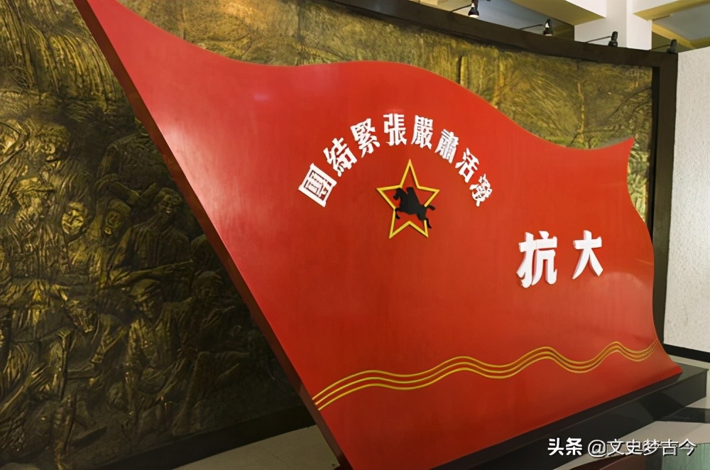 他曾任周总理的卫士长，后任中央警卫局局长，领上将军衔