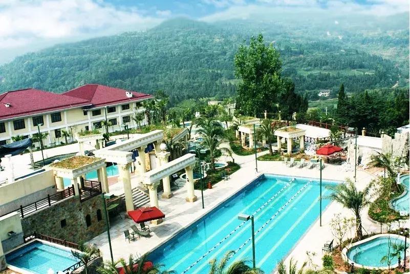 周末38℃高温来袭！南充各区游泳全攻略，16个泳池让你瞬间降温