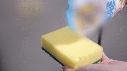 粘毛神器衣服上的毛毛一扫而光,衣服上很多白色的粘毛怎么办