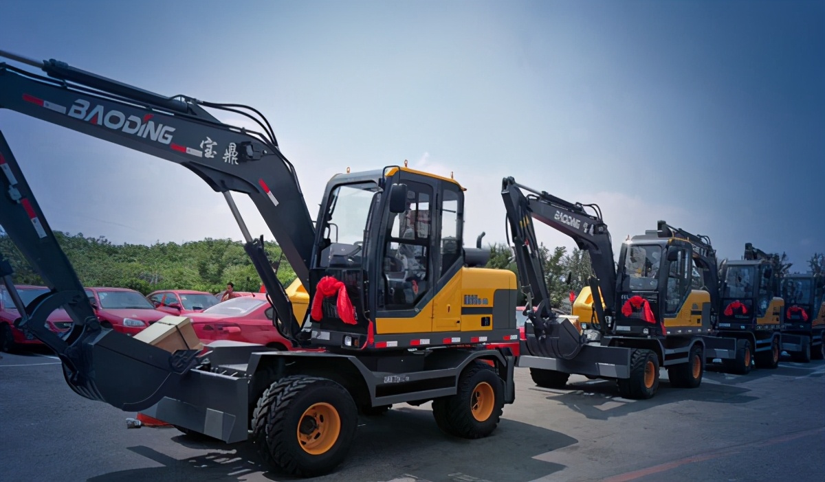 老手开挖掘机是真正的挖掘机,开挖机挖土用16个动作有多快