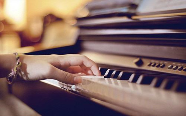 如何练钢琴手指灵活性,钢琴如何控制左右手力度不一样