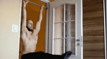 还在花冤枉钱去健身房？国产神奇魔力板，在家也能练出“大胸器”