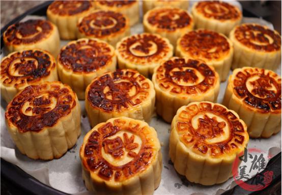 做月饼的简单方法家常不用糖浆,中秋节做月饼不用冰粉的教程