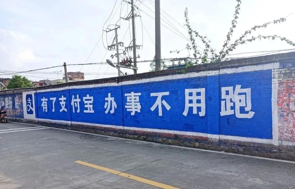 从没有一个国家像中国一样，把所有的秘密都摆到了“墙”面上