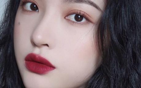 冬天适合哪种淡色口红,冬天适合什么样的口红颜色