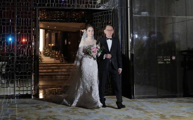 阿娇最漂亮的伴娘服,阿娇伴娘服装图片