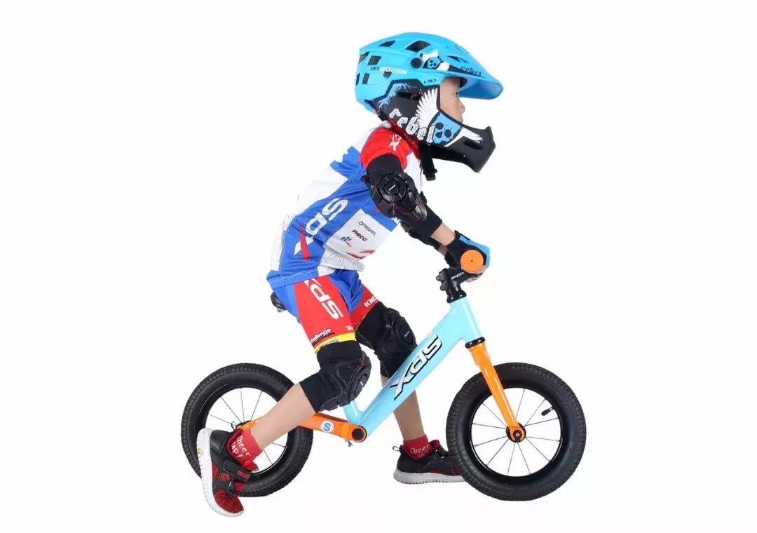 儿童滑步车教学教案,儿童滑步车骑行姿势练习