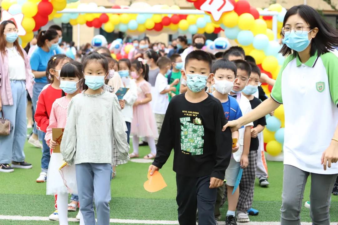 华山路小学新生一年级入学仪式,云兴小学城东分校招生标准