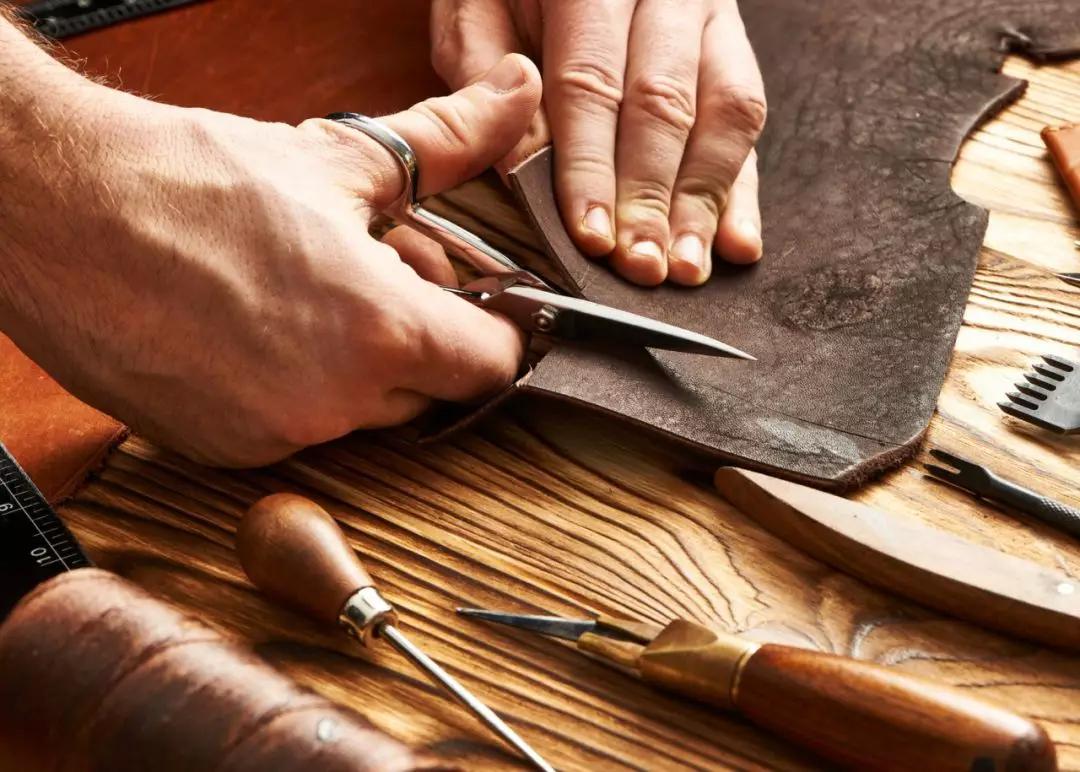 怎样挑选适合自己的香水,如何挑选自己的第一款香水