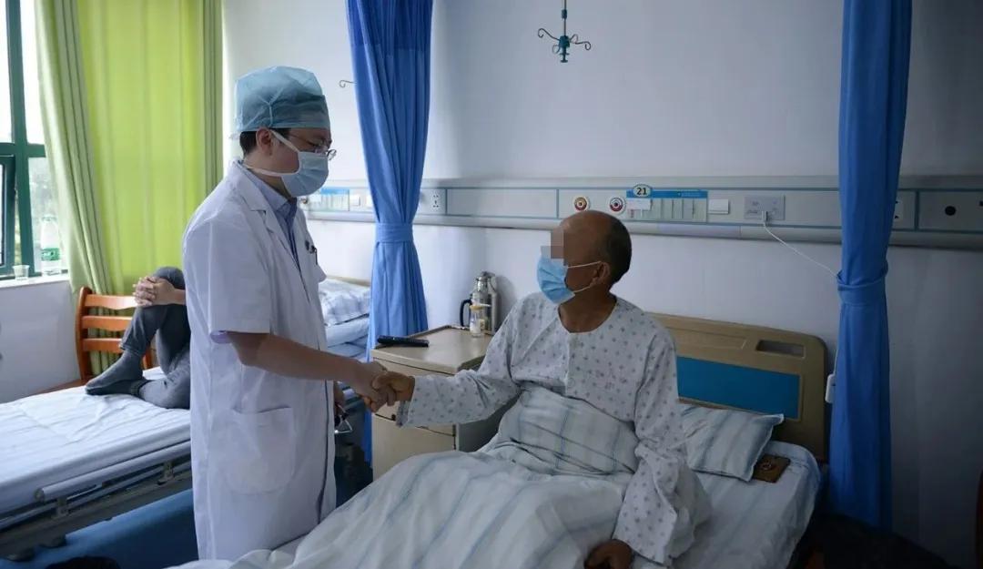 病人突然大咯血需要介入吗,医生抢救肺栓塞视频