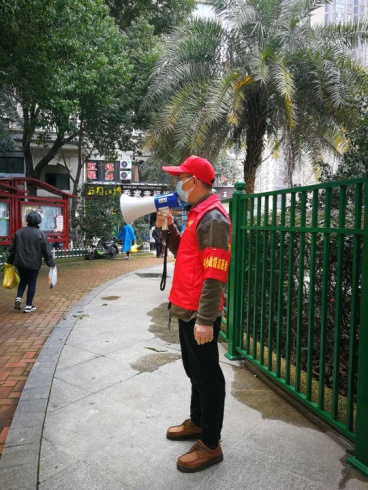 “红马甲”再出发——红色“帮帮团”助力学雅芳邻社区基层治理