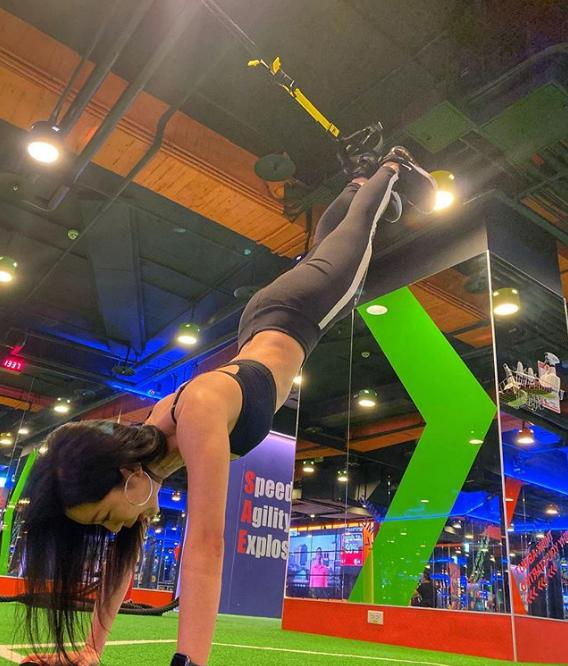 肩周炎胳膊抬不起？每天10分钟缓解肩周炎，5个瑜伽动作就能见效